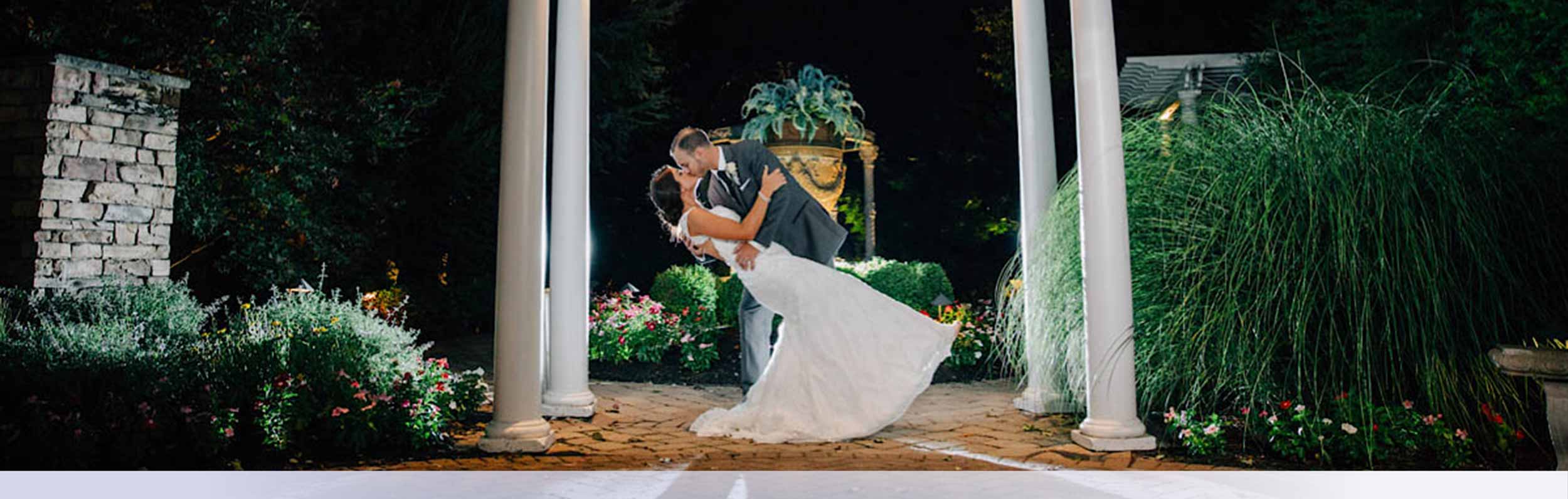 Gallery Banner 1 Evening Bride Groom Kissing