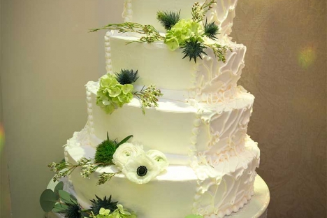 Amazing Natural Green Wedding Cake