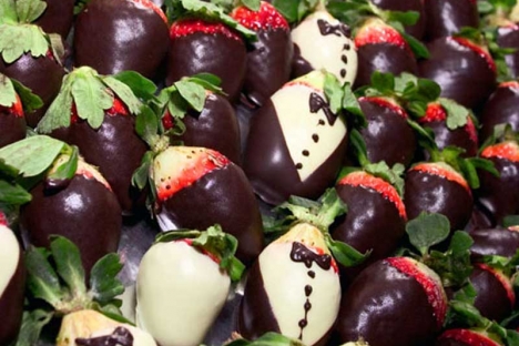 Catering Chocolate Covered Strawberries Tuxedo Dessert