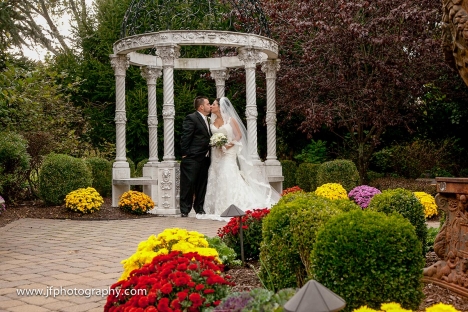 Outdoor Wedding Bride Groom Kiss Fall Garden