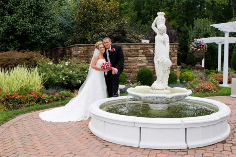Outdoor Wedding Ceremony Venue Bride Groom Fountain